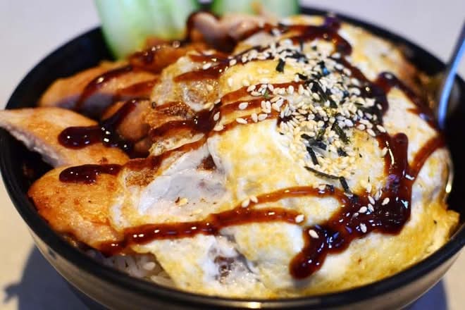 Teriyaki Chicken Steak with Egg on Rice (日式煎蛋雞扒飯)